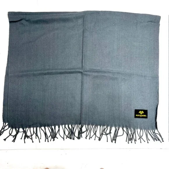 New in Bag MOLTI VALENTINO Italy Scarf Men/Women 100% Wool, Gray Fringed 68"x28 - Picture 4 of 11